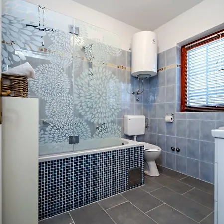 Spacious Holiday Home In Rovinjsko Selo With Swimming Pool *