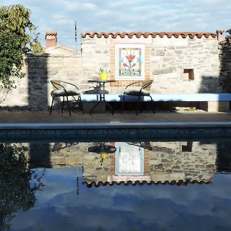 Casa de Férias Spacious Holiday Home In Rovinjsko Selo With Swimming Pool